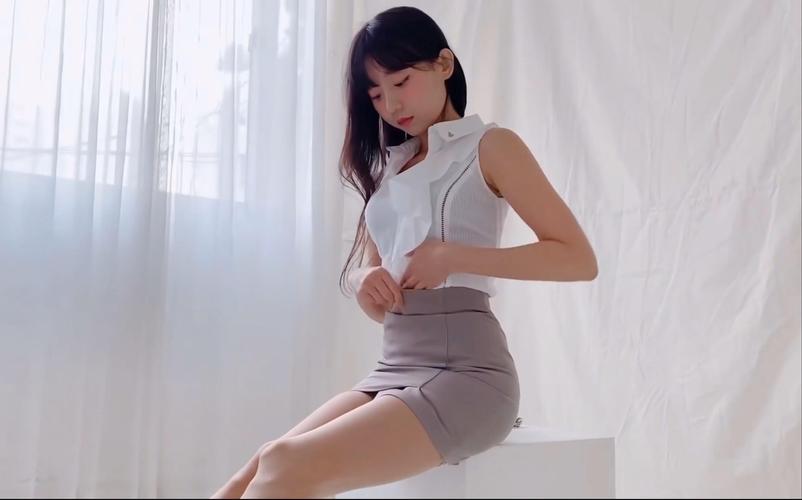 美女换衣服视频2026
