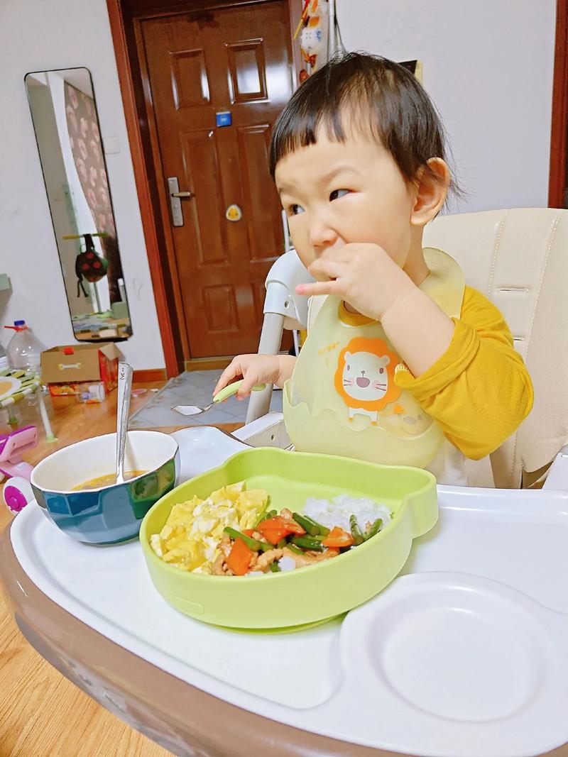 小宝宝吃饭视频2026