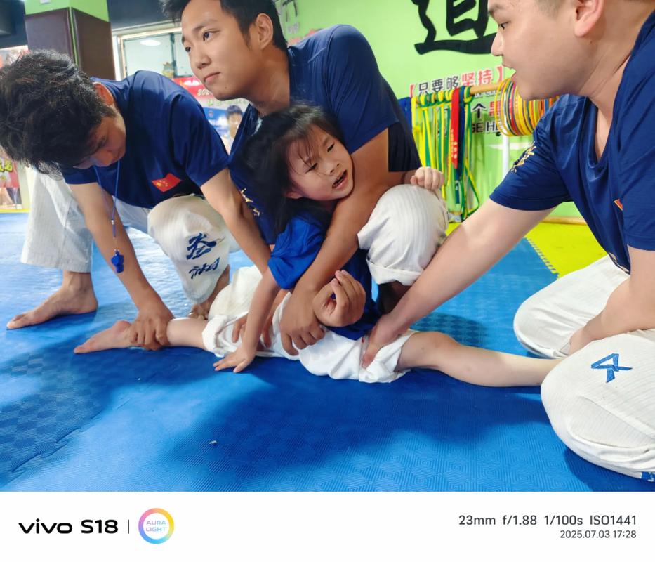 男生压腿视频2026