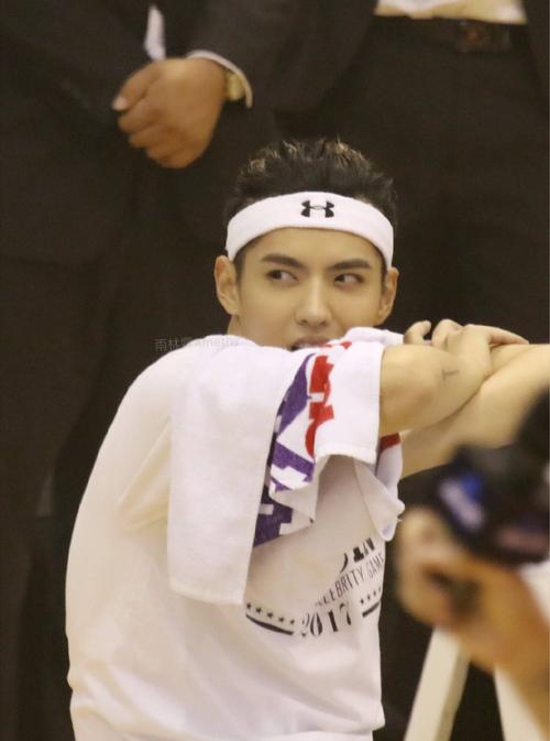 吴亦凡打篮球视频2026