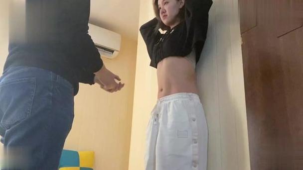 打美女肚子的视频2026
