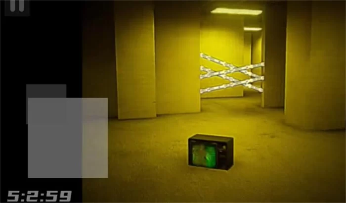 一位玩家角色正躲在走廊拐角,紧张地窥视前方模糊的怪物身影 一位玩家角色正躲在走廊拐角,紧张地窥视前方模糊的怪物身影