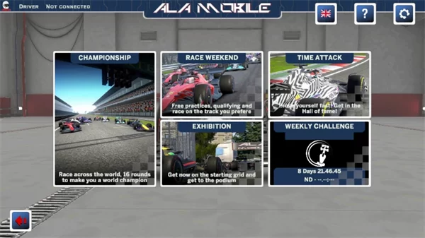 游戏内比赛画面，展示赛车在复杂城市赛道上激烈角逐，并伴有实时数据反馈