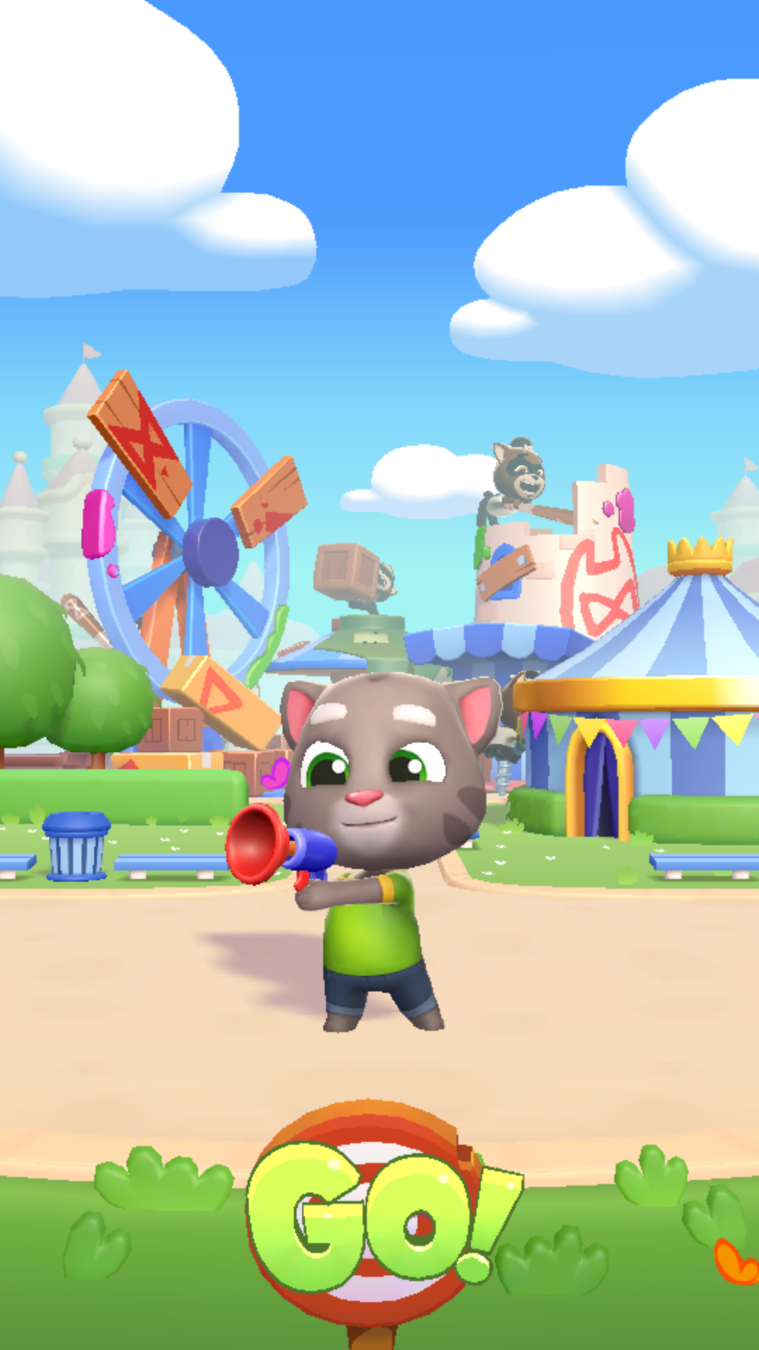 游戏玩法展示：汤姆猫正在跑酷并射击敌人