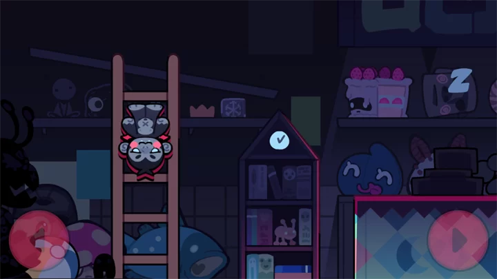 变身成为猴子玩偶后攀爬梯子