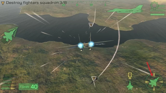 游戏战斗截图，展示战机正在攻击地面目标