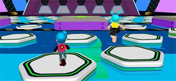 玩家在PKXD游戏的广场上与多位好友角色互动，场景热闹非凡。