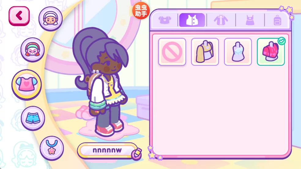 游戏角色穿着华丽的服装在小镇广场的喷泉前拍照，周围有其他居民在活动